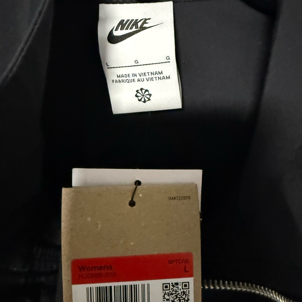 Nike Black Women's Jacket - Picture 2 of 3